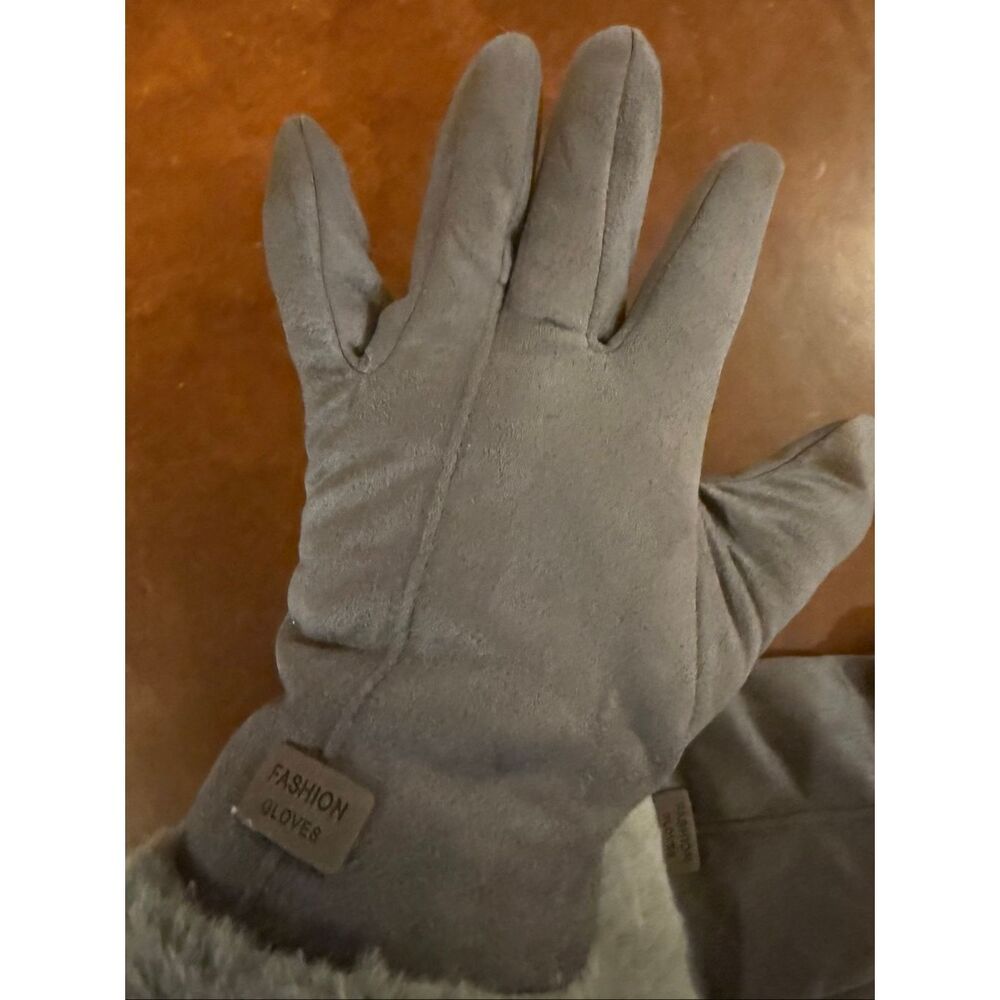 Grey Warm Winter Touchscreen Gloves - Faux Suede - Picture 3 of 6